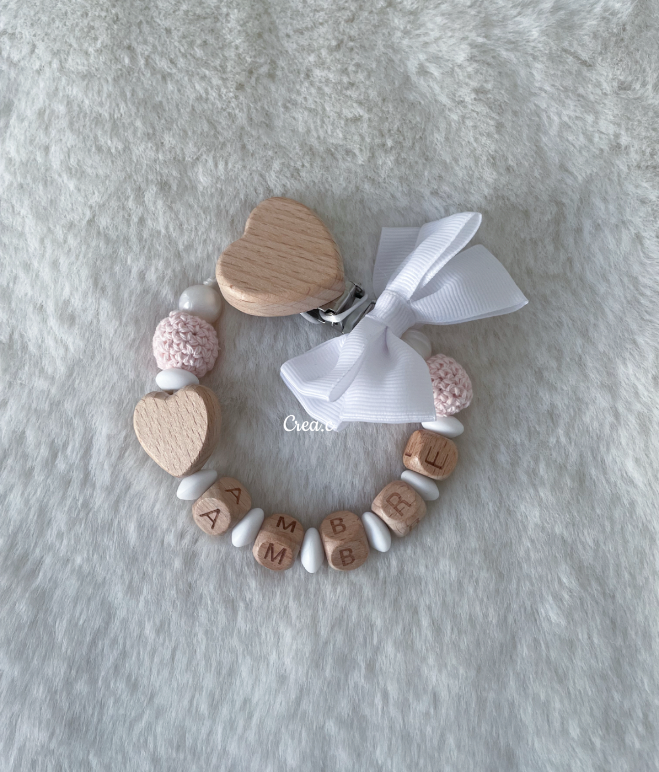 Attache tétine ruban, perles tricot et coeur bois
