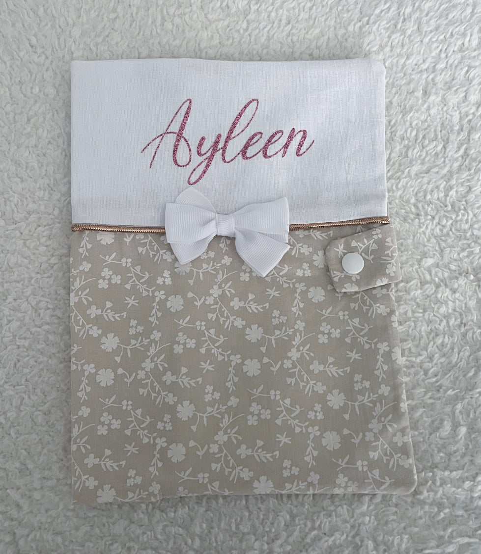 Carnet de santé fleuri beige