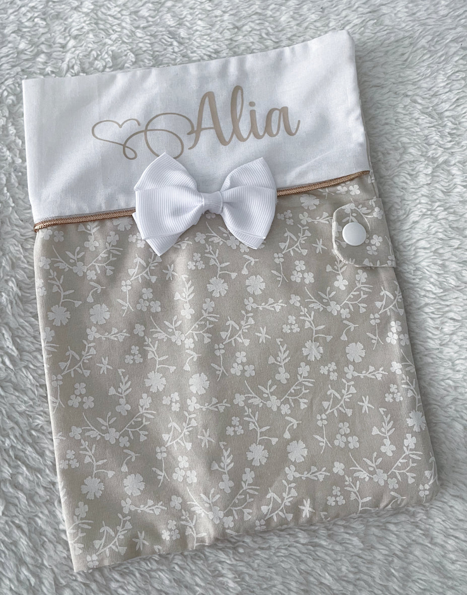 Carnet de santé fleuri beige