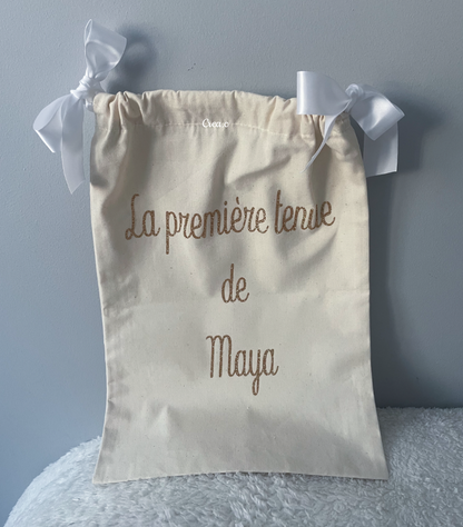 Pochon La première tenue de à personnaliser avec le prénom de bébé