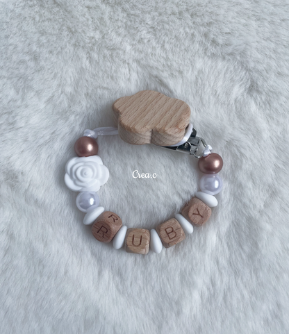 Attache tétine fleur, perles rose gold et blanche