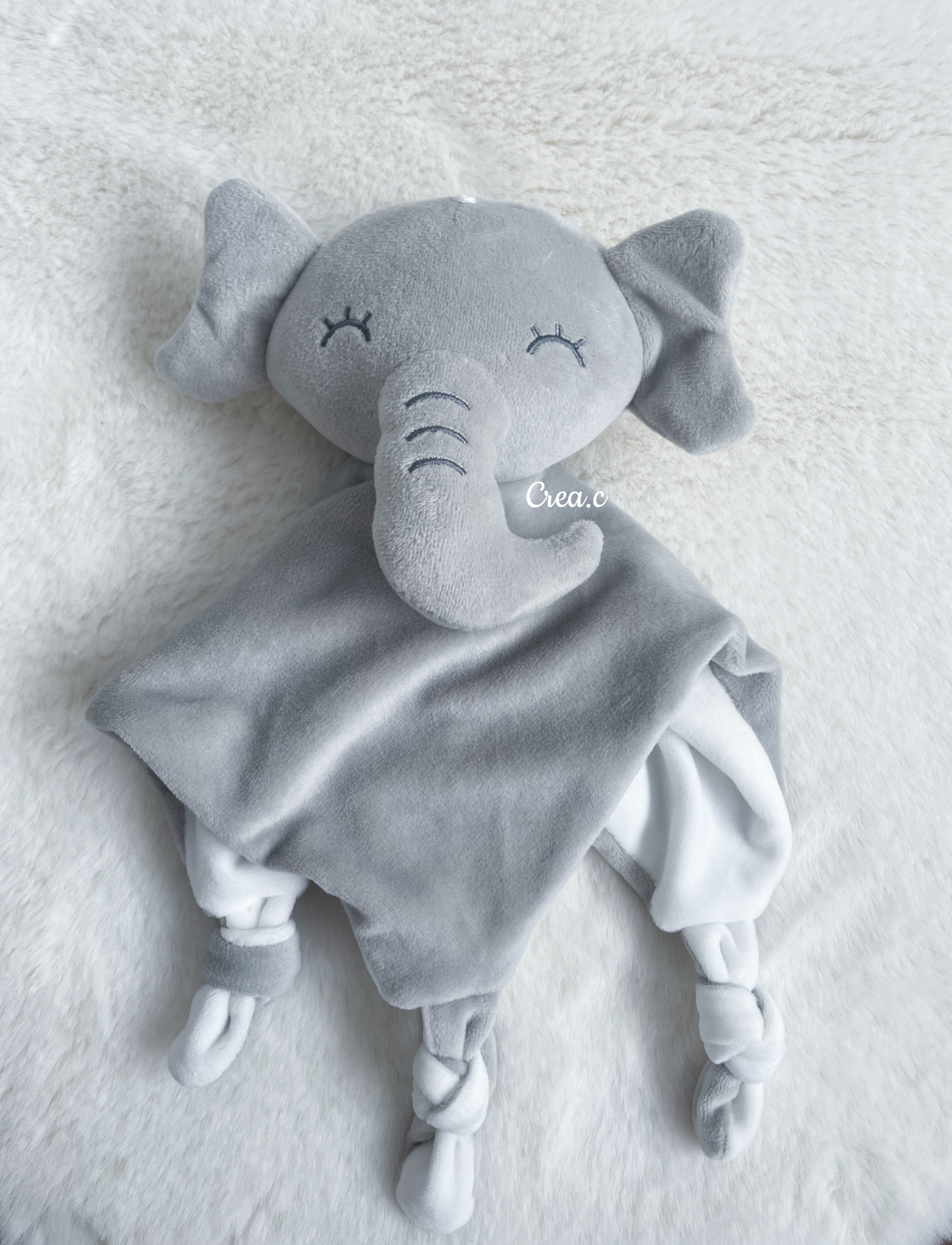 Doudou éléphant gris à brodé avec le prénom de bébé