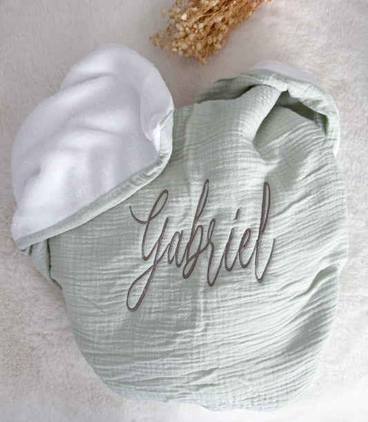 Plaid bébé personnalisé gaze de coton vert d’eau & polaire blanche – Broderie prénom