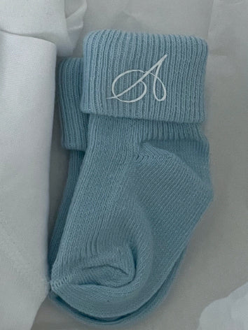 Chaussettes simple Bleu clair à personnaliser avec les initiales de bébé