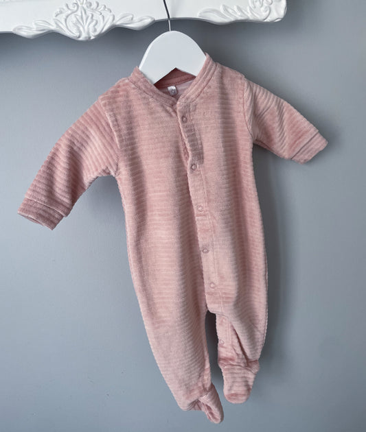 Pyjama en velours rose côtelé à personnaliser avec le prénom brodé