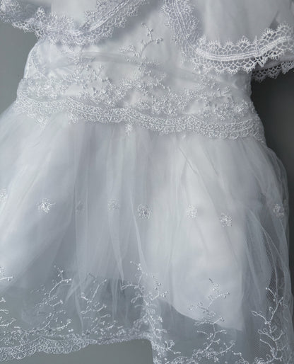 Robe de baptême bébé en dentelle & tulle – bonnet assorti inclus