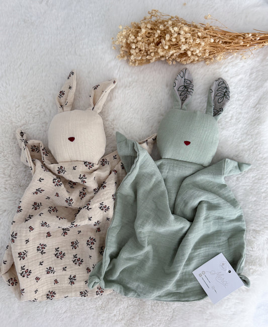 Doudou lapin gaze de coton sans visage à broder
