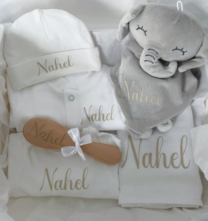 Coffret de naissance première tenue, doudou et bonnet à personnaliser