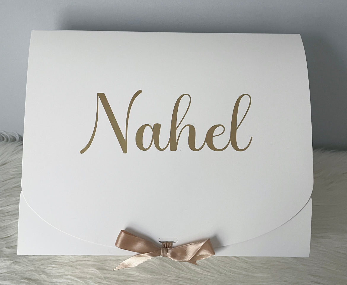 Coffret de naissance première tenue, doudou et bonnet à personnaliser